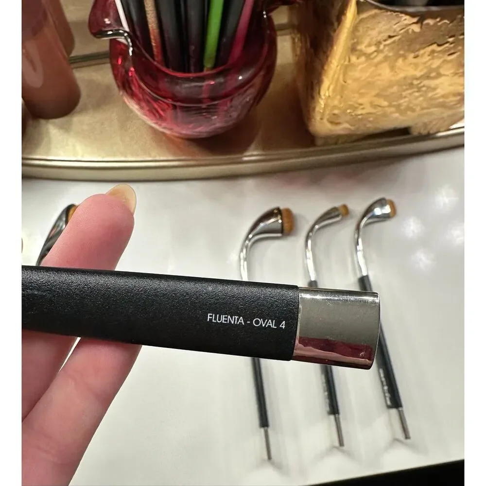 Artis Fluenta 5-Piece Makeup Brush Set Oval & Linear Brushes EUC Authentic